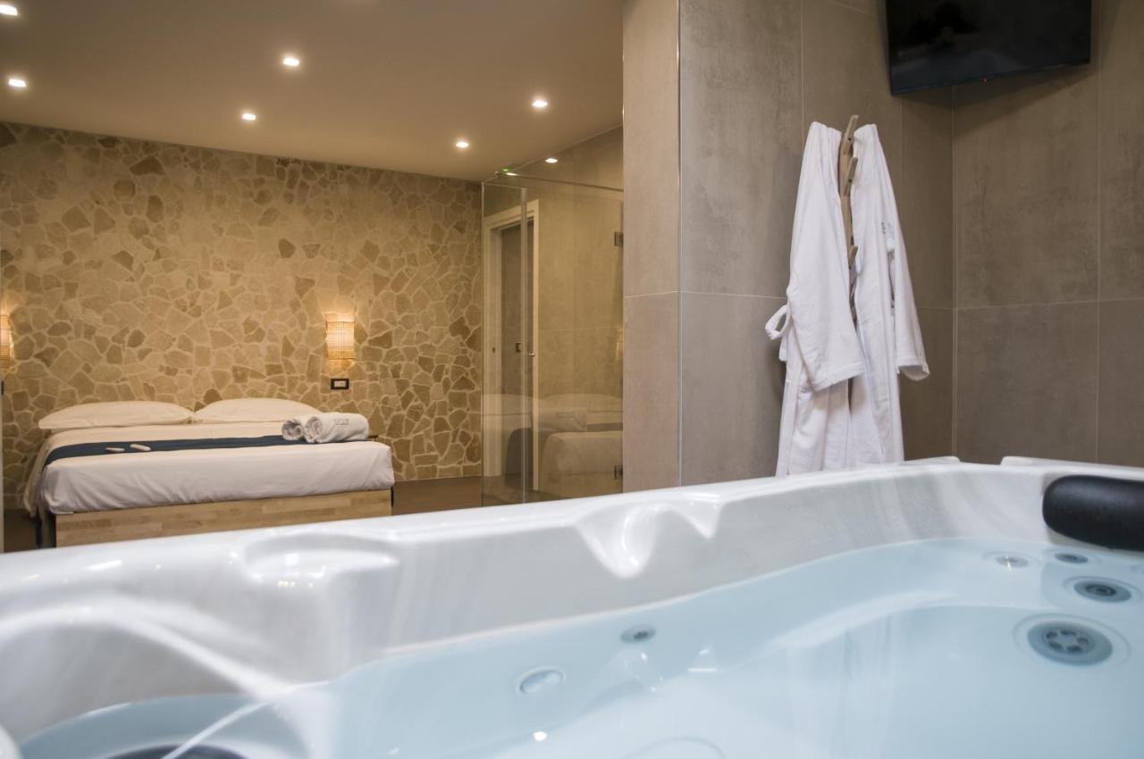 Suite 18 Luxury Apartments Bari Eksteriør bilde